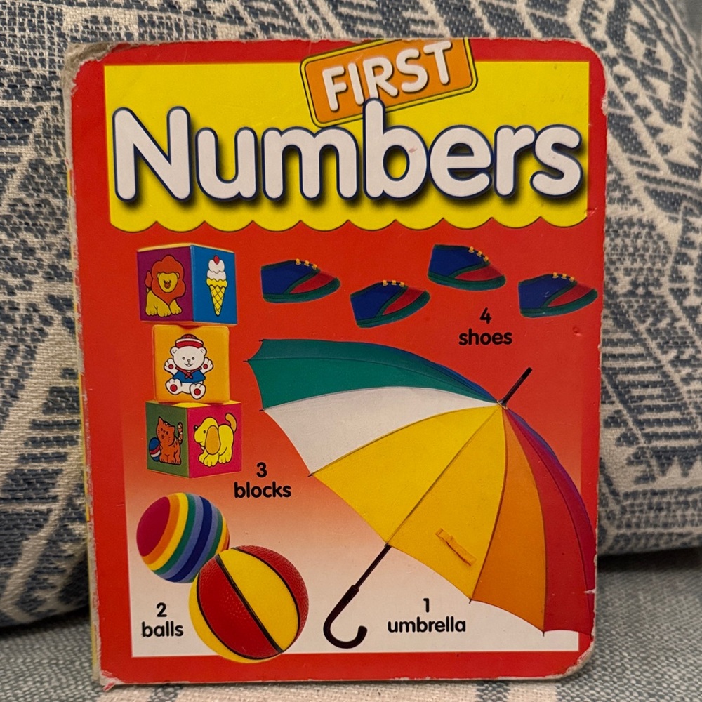 🏖️2/$5🏖️First Numbers Board book, 2012